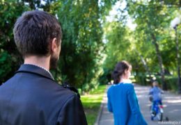 ​Que el hombre no levante la mano en contra de su esposa