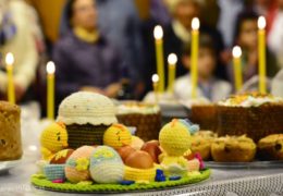 La celebración de Pascua en la parroquia de San Nicolás de Serbia en Santiago, Chile