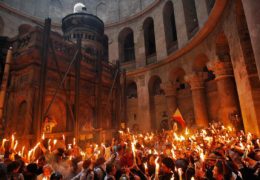 El Milagro del Fuego Santo, que se enciende espontánea y milagrosamente en Pascua en Jerusalén