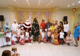 Celebración de Navidad para los niños en Parroquia de San Nicolás de Serbia