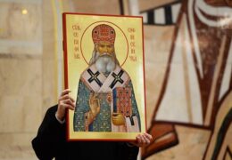 SANTO RUSO: —Adapta tu vida a tu fe, no el contrario