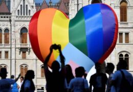 Hungría declara que los activistas LGBT no podrán entrar en los colegios, mientras que la UE abre una investigación sobre la ley que restringe la promoción de la homosexualidad
