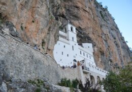 Епископи СПЦ са јурисдикцијом у Црној Гори: Треба сачувати побједу и испоштовати народну вољу