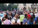 Неколико десетина хиљада људи поручило властима: Нећемо геј параду! (ВИДЕО)