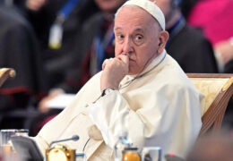 Папа Франциско законе против ЛГБТ-а назива неправедним