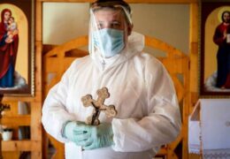 En Grecia, sacerdotes solo podrán entrar en las iglesias con un certificado de vacunación o un análisis negativo para coronavirus